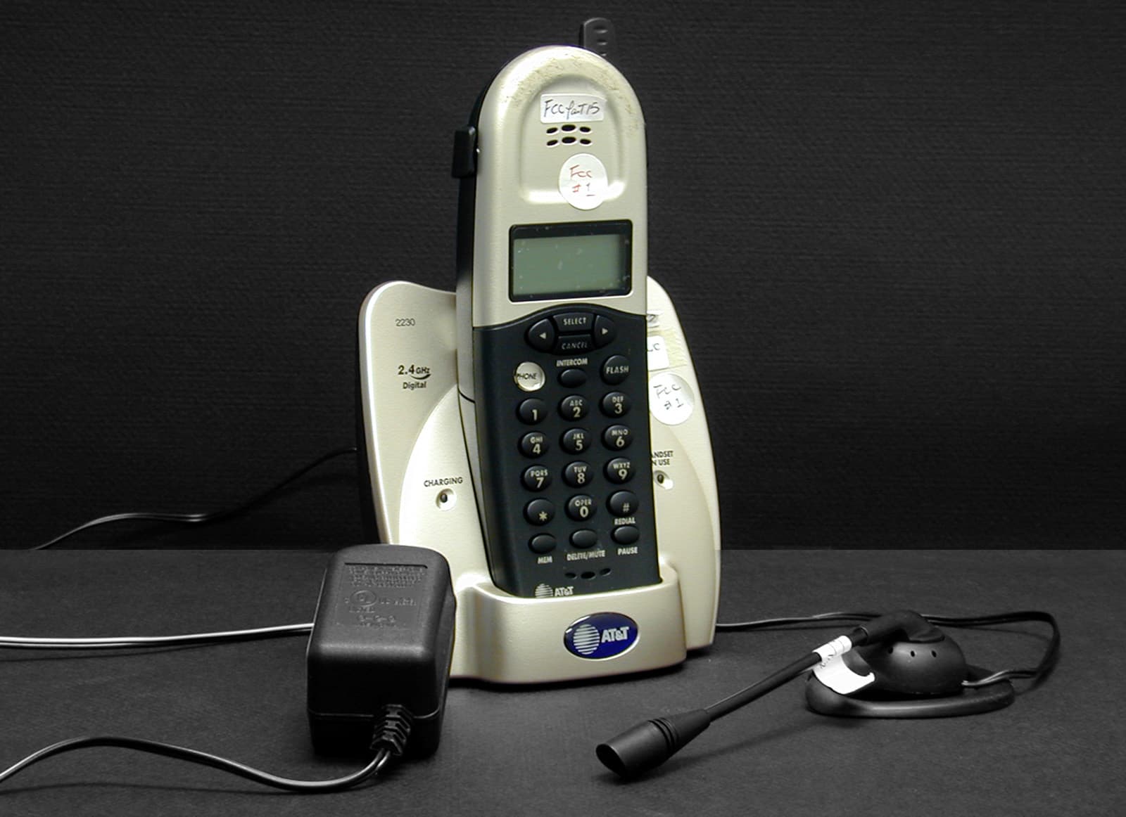 AT&T 2230 2.4 GHz Cordless Telephone - FCC ID EW72230P2 - VTech Telecommunications Ltd