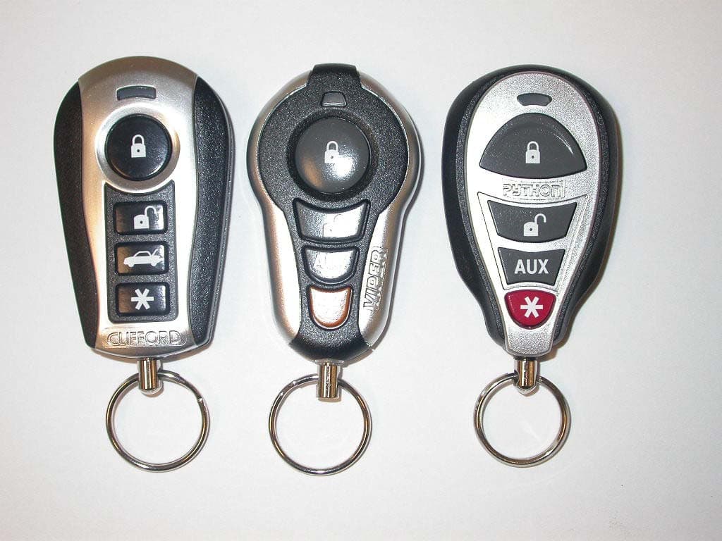 Vehicle Remote Control Transmitter - FCC ID EZSDEI7642 - Voxx Electronics Corporation (2)