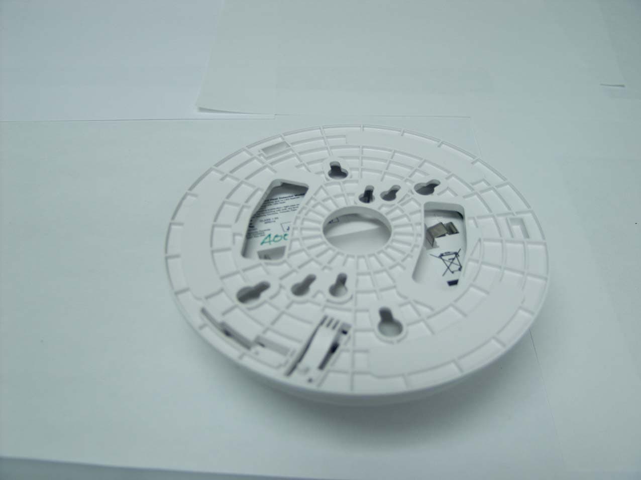 Wireless Smoke Detector - FCC ID F5307WS4916 - Tyco Safety Products Canada Ltd. (1)
