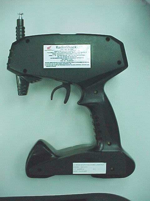 27MHz WIRELESS R/C CAR - TX - FCC ID F5J91927 - Ka Wah Manufactory Limited (2)