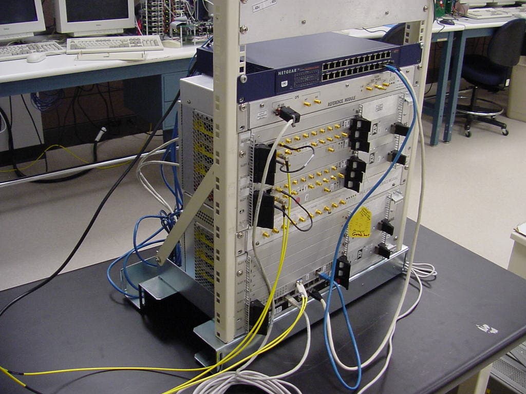 Digivance� CXD 1900 MHz ADB Band - FCC ID F8I-DCX1902A - ADC Telecommunications Inc