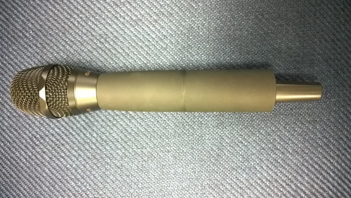 HANDHELD WIRELESS MICROPHONE - FCC ID FBIHANDHELDMIC - ClearOne, Inc.