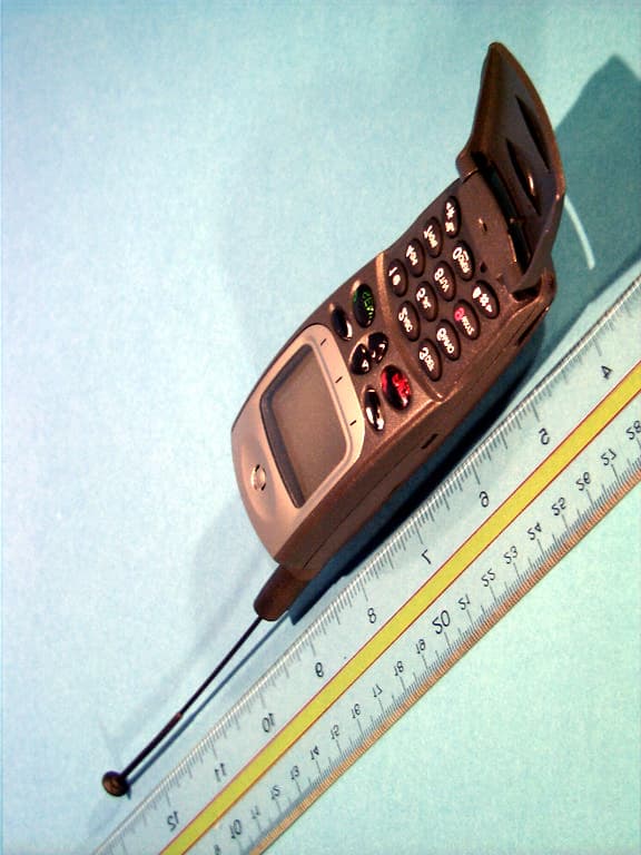 Dual-Mode Cellular Phone (AMPS/CDMA) - FCC ID FFMDM110 - LG Electronics, Inc. (3)