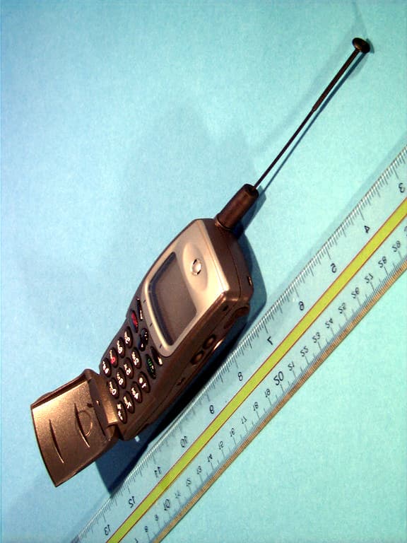 Dual-Mode Cellular Phone (AMPS/CDMA) - FCC ID FFMDM110 - LG Electronics, Inc. (2)