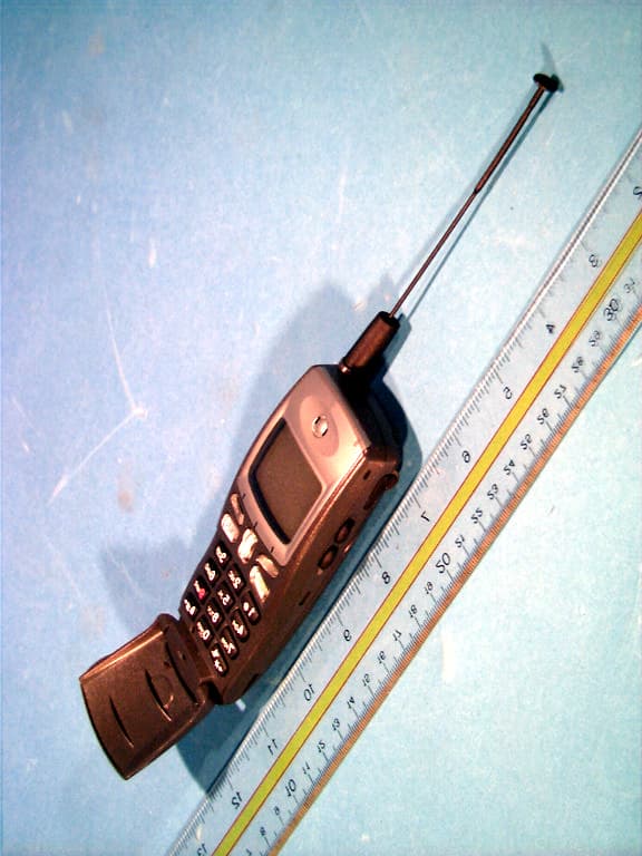 Dual-Mode Cellular Phone (AMPS/CDMA) - FCC ID FFMDM112 - LG Electronics, Inc. (2)