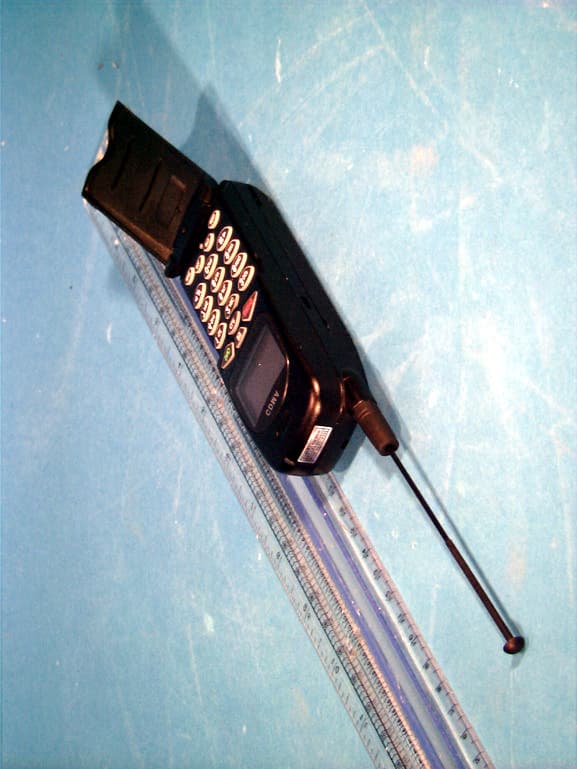 Cellular CDMA Phone (Single Mode) - FCC ID FFMLGC700W - LG Electronics, Inc. (3)