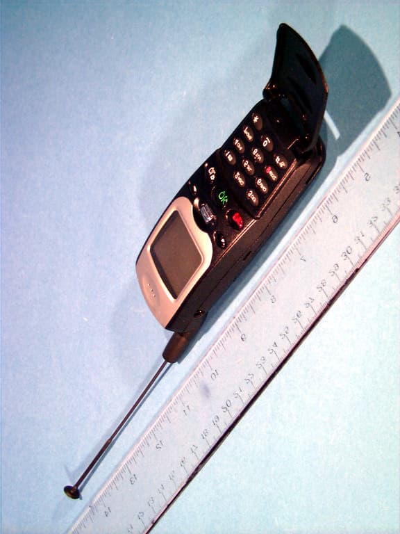 Tri-Mode Dual-Band Analog/PCS Phone (AMPS/CDMA) - FCC ID FFMTM210 - LG Electronics, Inc. (2)