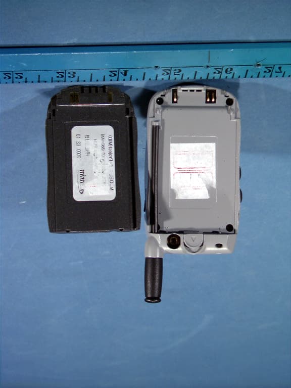Tri-Mode Dual Band Analog/PCS Phone (AMPS/CDMA) - FCC ID FFMTM510 - LG Electronics, Inc. (2)