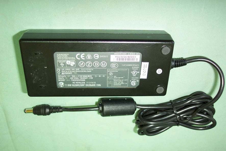 NOTEBOOK WITH 2.4GHz WIRELESS LAN MODULE - FCC ID FKGR15GN - Twinhead International Corporation