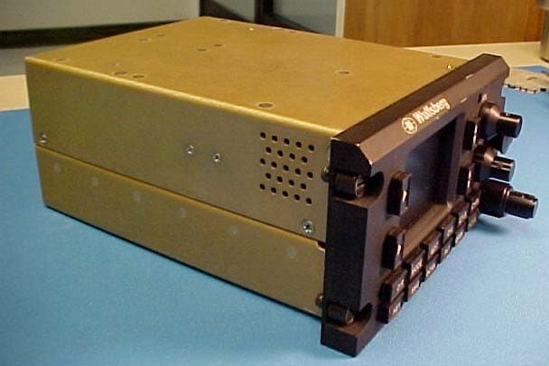 UHF TRANSCEIVER - FCC ID FRW2000-UHF1 - Wulfsberg Electronics Division (2)