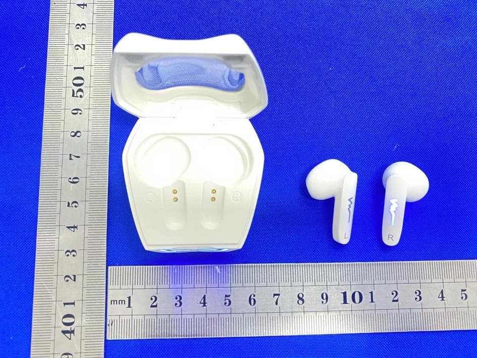 Bluetooth Earbuds - FCC ID FSUGG00A8 - KYE SYSTEMS CORP. (4)