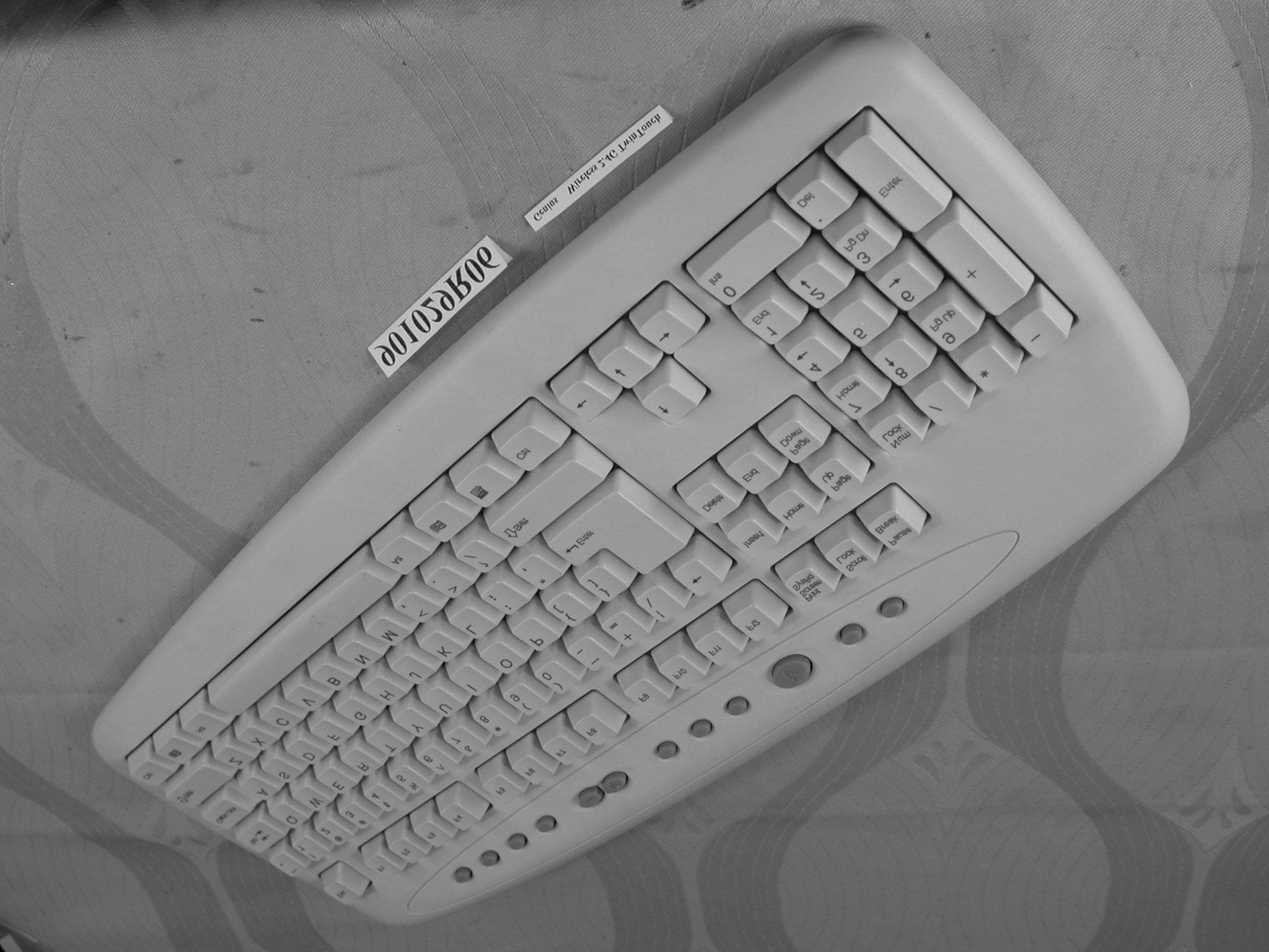 Wireless Keyboard - FCC ID FSUGKZGB - KYE SYSTEMS CORP. (1)