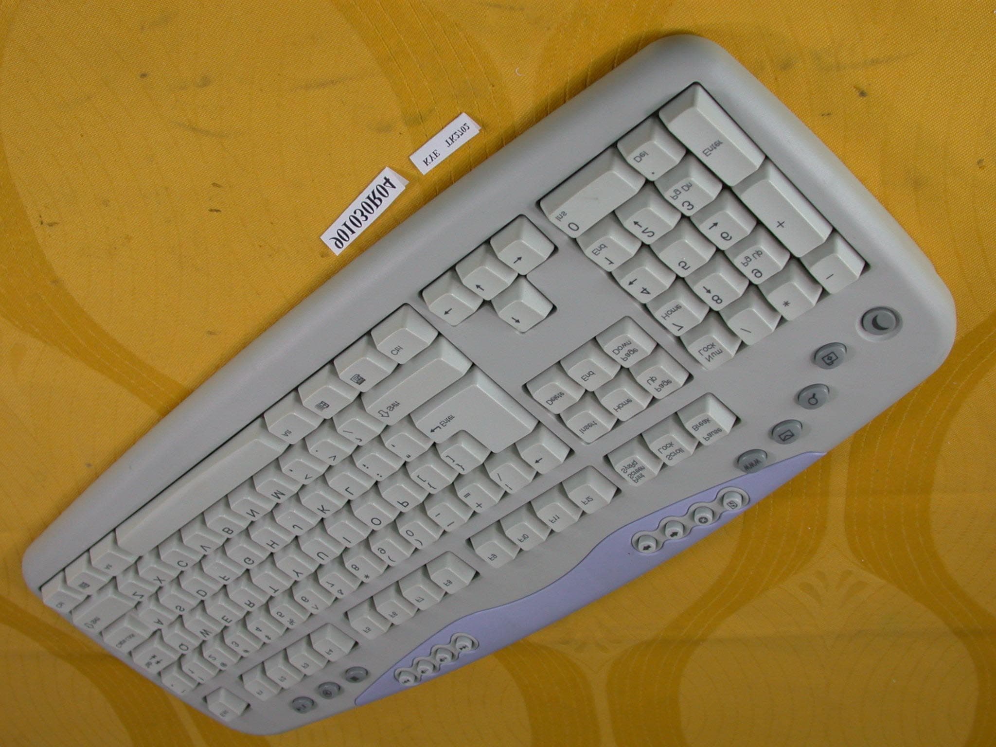 Wireless Keyboard - FCC ID FSUGKZGC - KYE SYSTEMS CORP. (1)
