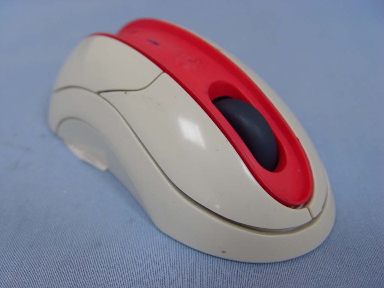 Laser Mouse - FCC ID FSUKM002 - KYE SYSTEMS CORP.