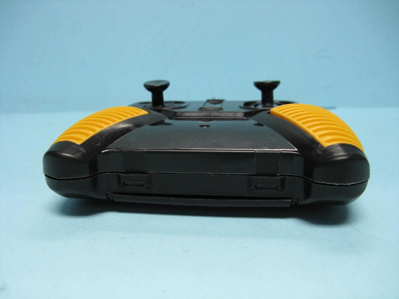 RC Toy Transmitter - FCC ID G6D1840HS - New Bright Industrial Co Ltd (2)