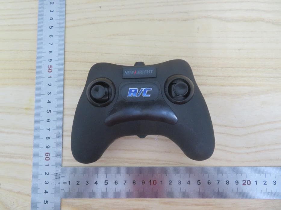 TOY Transmitter - FCC ID G6DGF21HN1RR - New Bright Industrial Co Ltd (4)