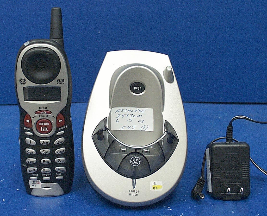 5.8 GHz CORDLESS TELEPHONE -  BASE - FCC ID G9HFH58R19 - Thomson Inc.