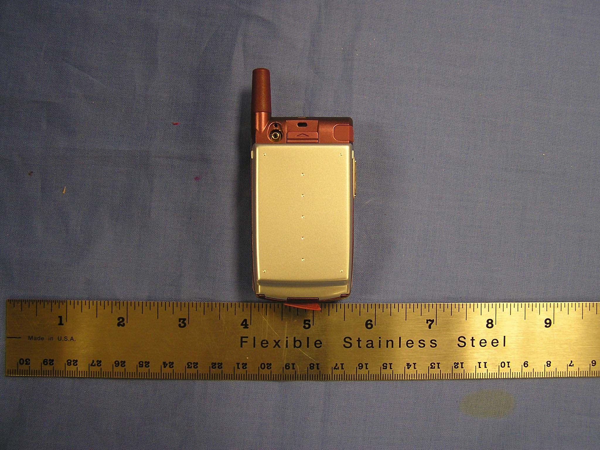 Tri-Mode Dual-Band Phone (AMPS/CDMA/ PCS CDMA) - FCC ID GKRVT820 - Compal Electronics Inc (2)