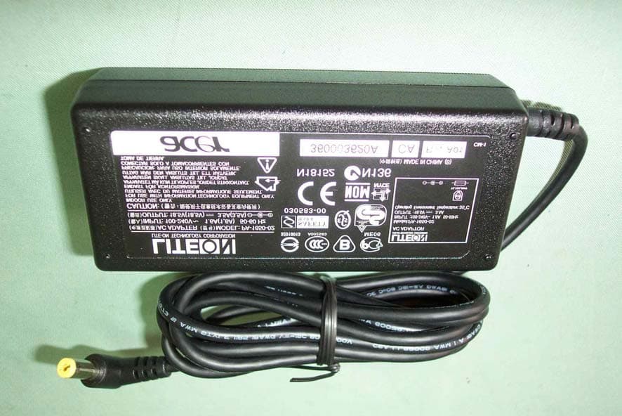 Notebook PC with built in 802.11a/b WLAN - FCC ID GKRWM3BAB51 - Compal Electronics Inc