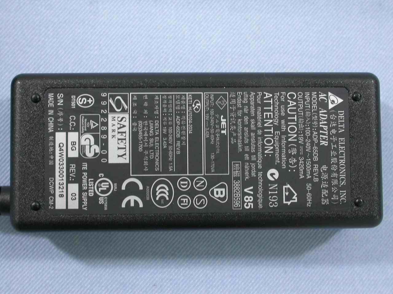 Notebook Computer With Built In WLAN Module - FCC ID GKRWM3BBG32 - Compal Electronics Inc