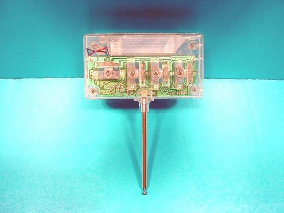 27 MHz Wireless Remote Control Transmitter - FCC ID GLE136138 - Suncon Toys Industry Ltd (1)