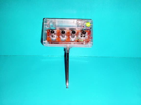 27 MHz Wireless Remote Control Transmitter - FCC ID GLE136138 - Suncon Toys Industry Ltd (2)