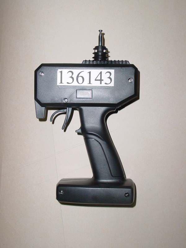 27 MHz R/C Transmitter - FCC ID GLE136143 - Suncon Toys Industry Ltd