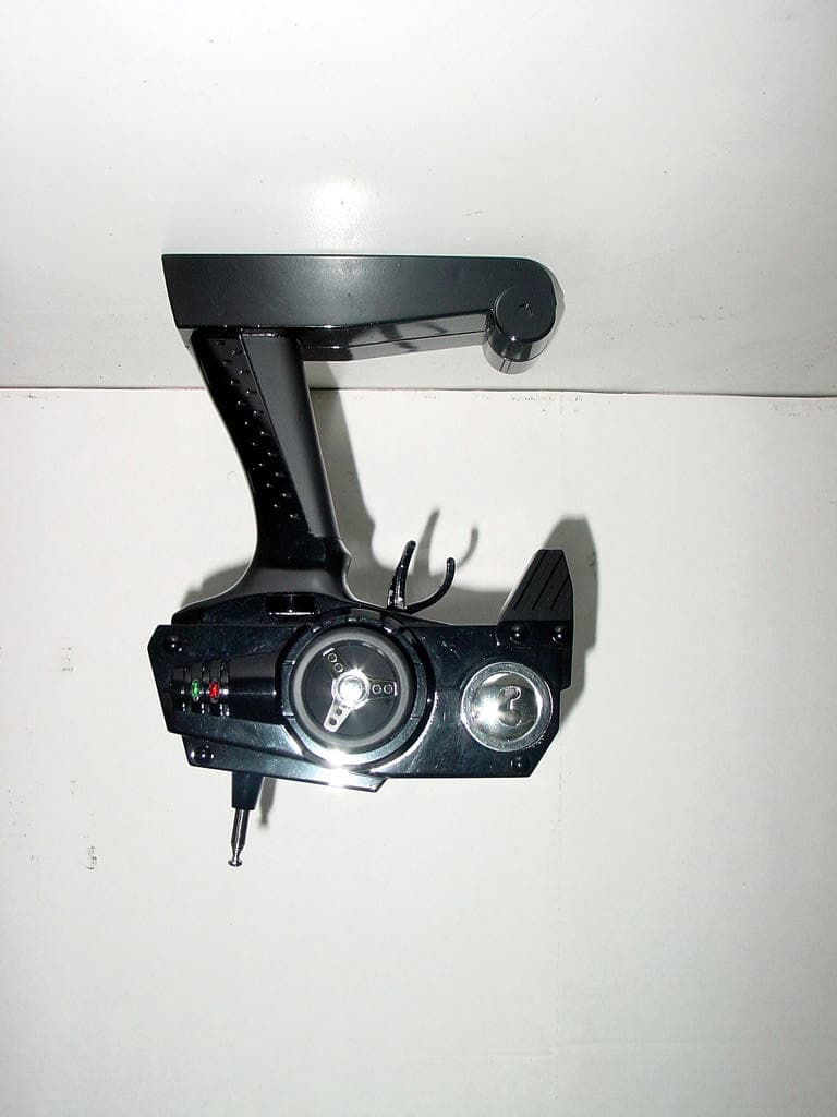49 MHz Wireless Remote Control Transmitter - FCC ID GLE136158T - Suncon Toys Industry Ltd (1)