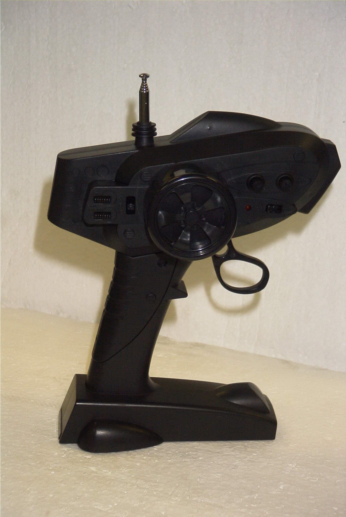 26.96-27.28MHz WIRELESS R/C TOY - TX - FCC ID GLE604393 - Suncon Toys Industry Ltd