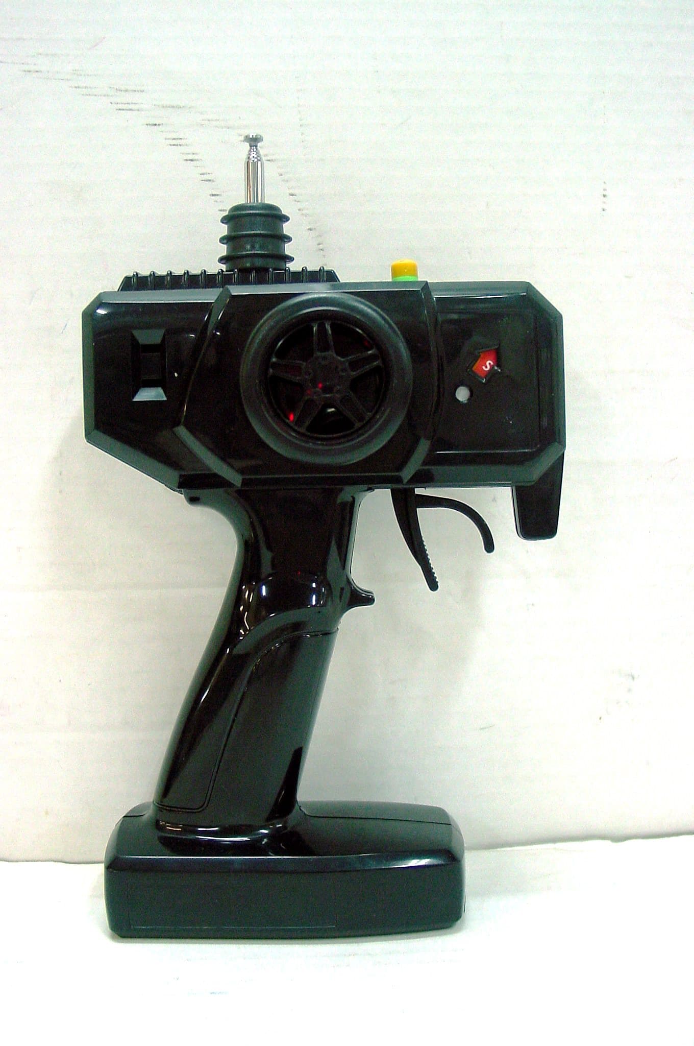 26.96-27.28MHz WIRELESS R/C TOY -TX - FCC ID GLE604436 - Suncon Toys Industry Ltd (1)