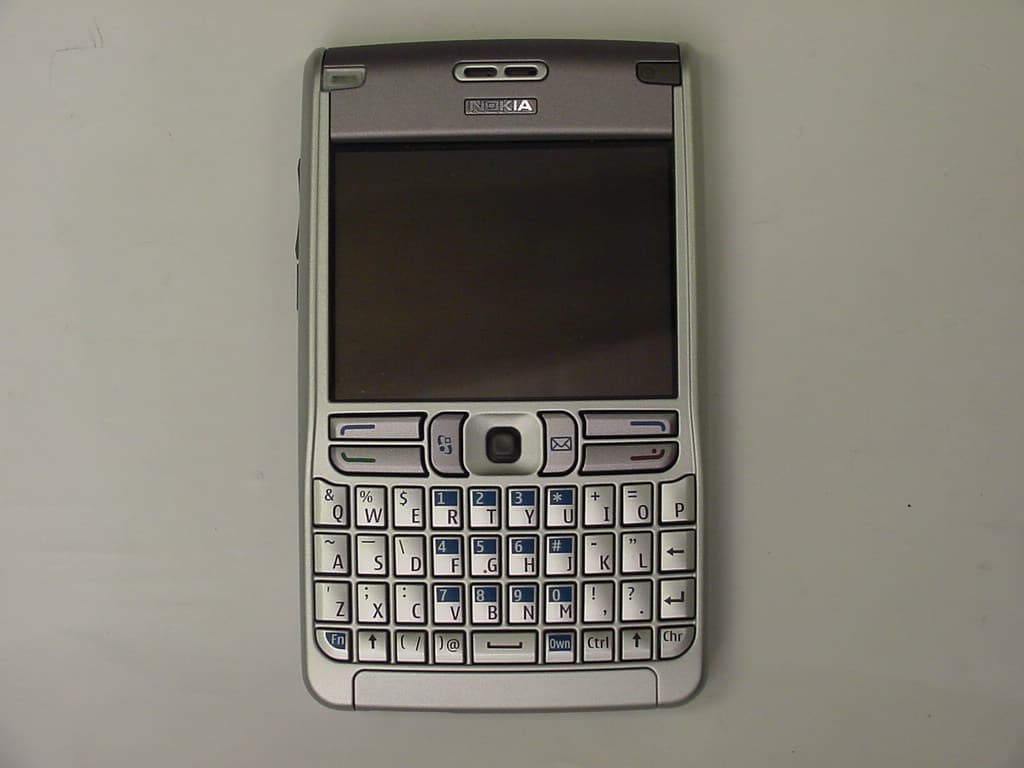 GSM 850/900/1800/1900MHz Cellphone w/BT - FCC ID GMLRM-88A - Microsoft Corporation (4)