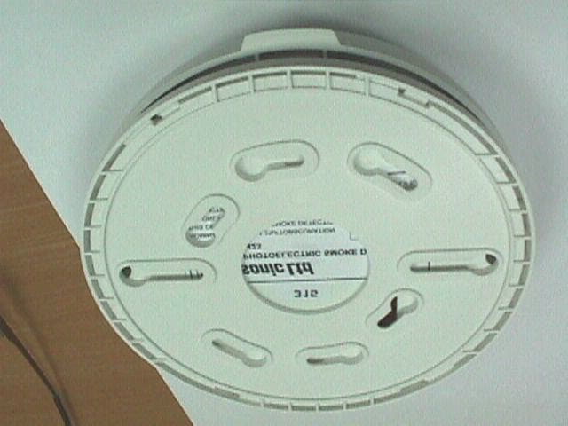 Wireless Smoke Detector - FCC ID GSAMCT423 - Visonic Inc. (2)