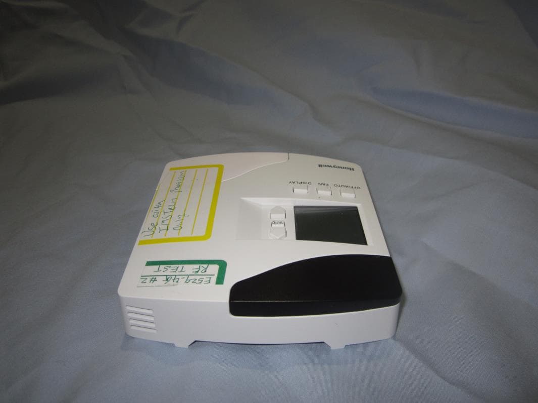 Battery Powered Thermostat - FCC ID GTC202153TXR - Honeywell International Inc. (3)