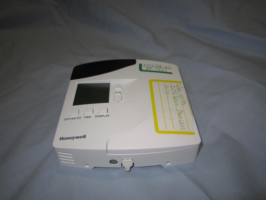 Battery Powered Thermostat - FCC ID GTC202153TXR - Honeywell International Inc. (4)
