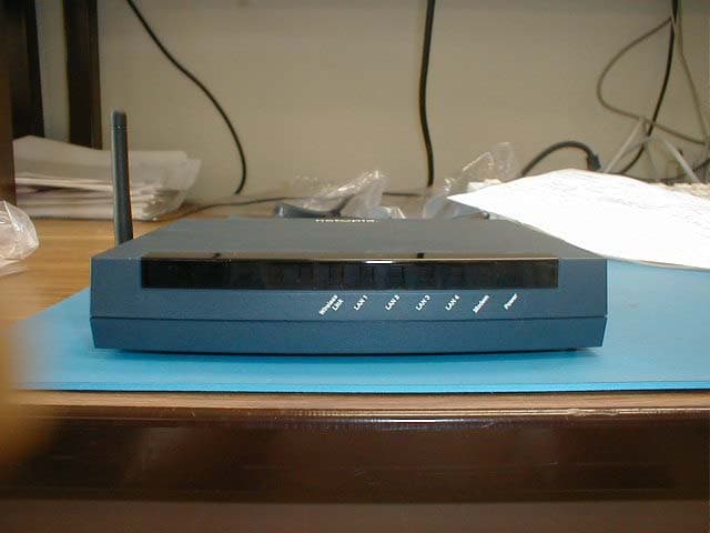 Ethernet to Ethernet Router with 802.11b - FCC ID GZ53387W - ARRIS (2)