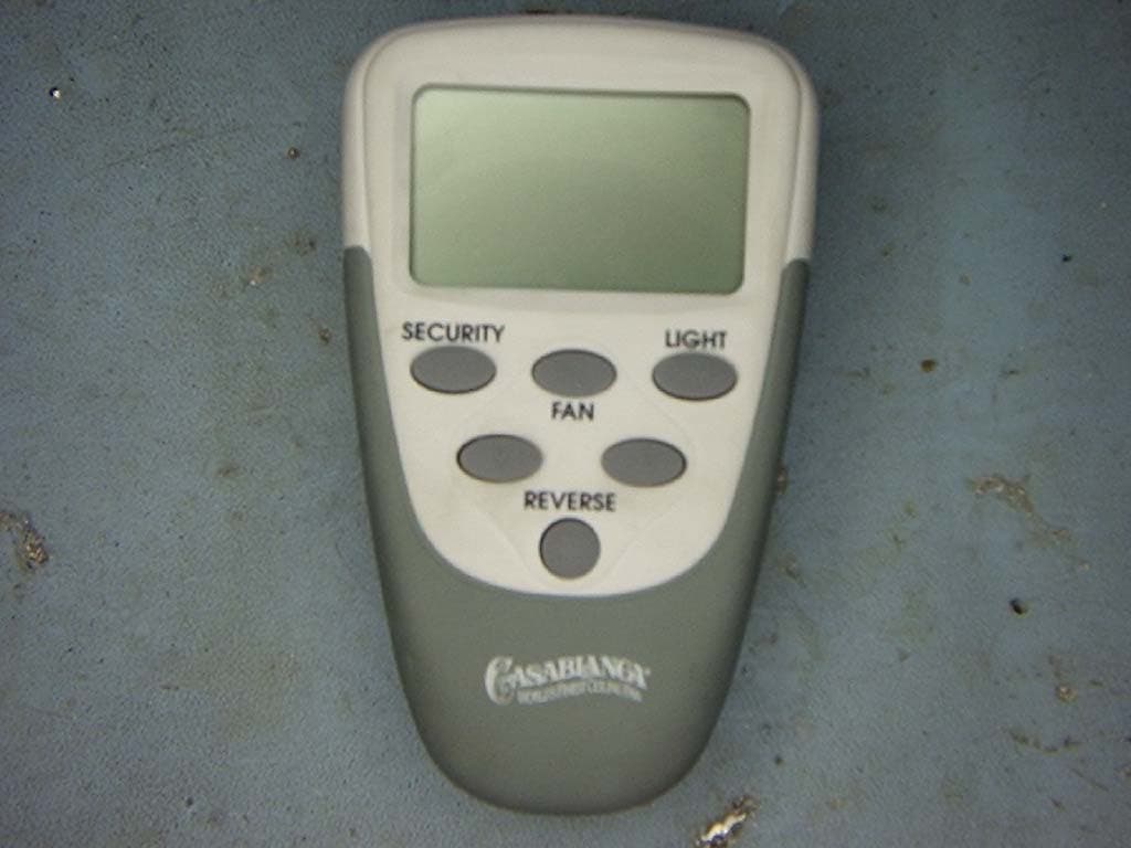 Fan and Light Control Transmitter - FCC ID H2WCASA7T - Hunter Fan Company (2)