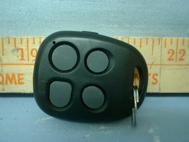 CAR ALARM TRANSMITTER - FCC ID H5OT13 - Advance Security Inc (2)