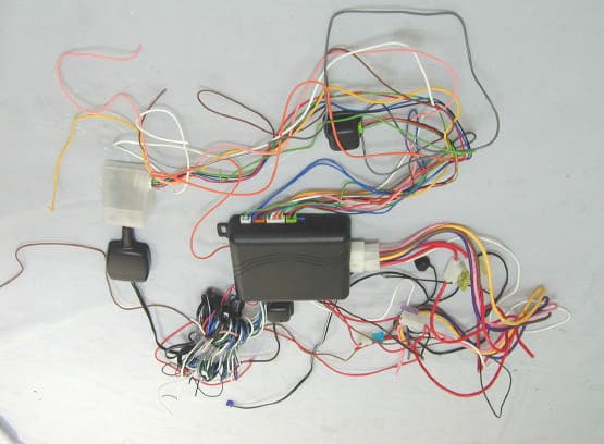 Remote Control Transceiver for Car Alarm - FCC ID H5OTR02 - Advance Security Inc