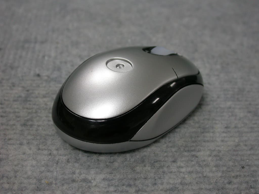 Wireless Battery Free Optical Mouse - FCC ID H8GNB20P18 - A Four Tech Co Ltd