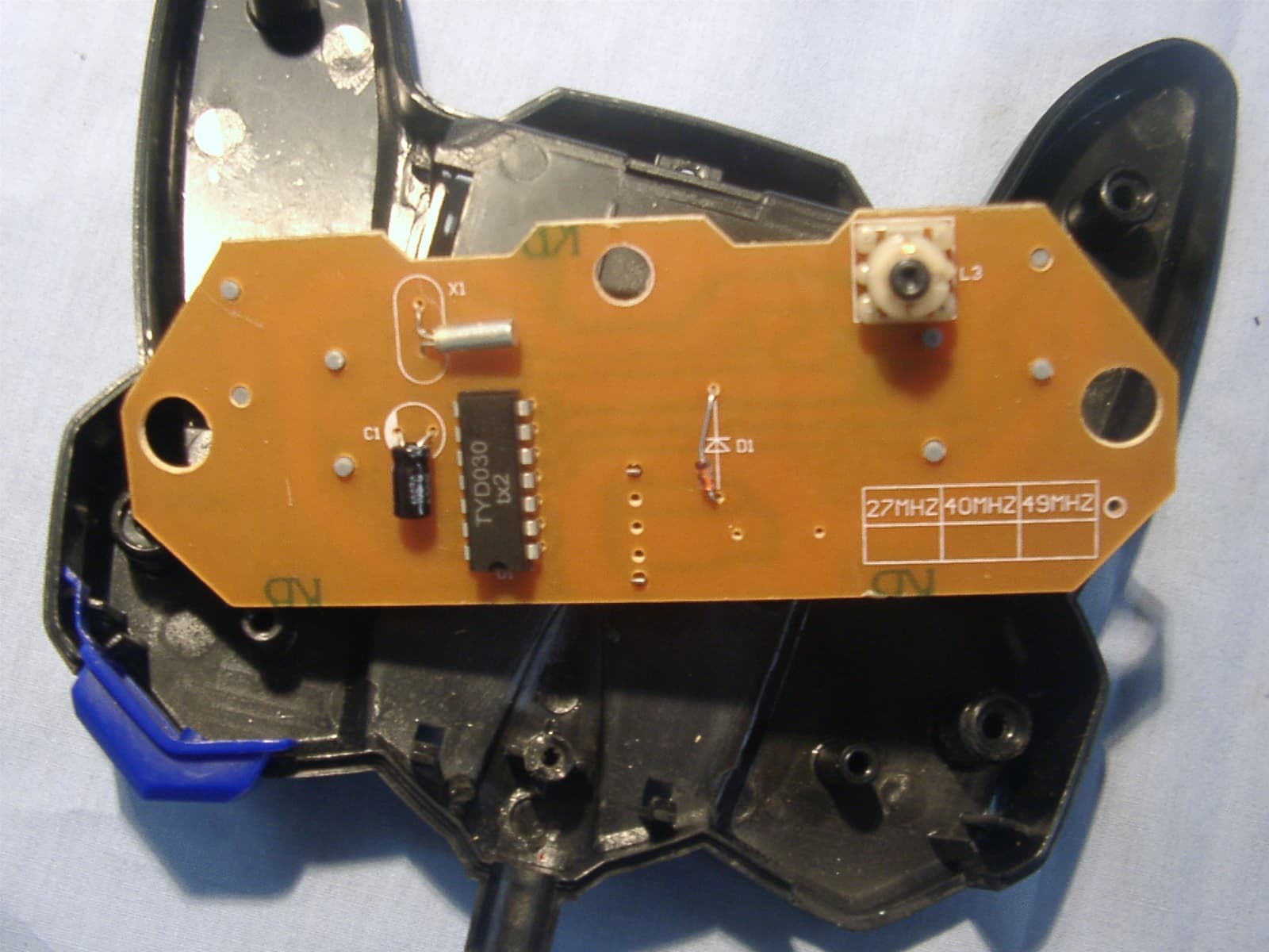 27 MHz Radio Transmitter - FCC ID HAP28T27 - Echo Toys Ltd (2)