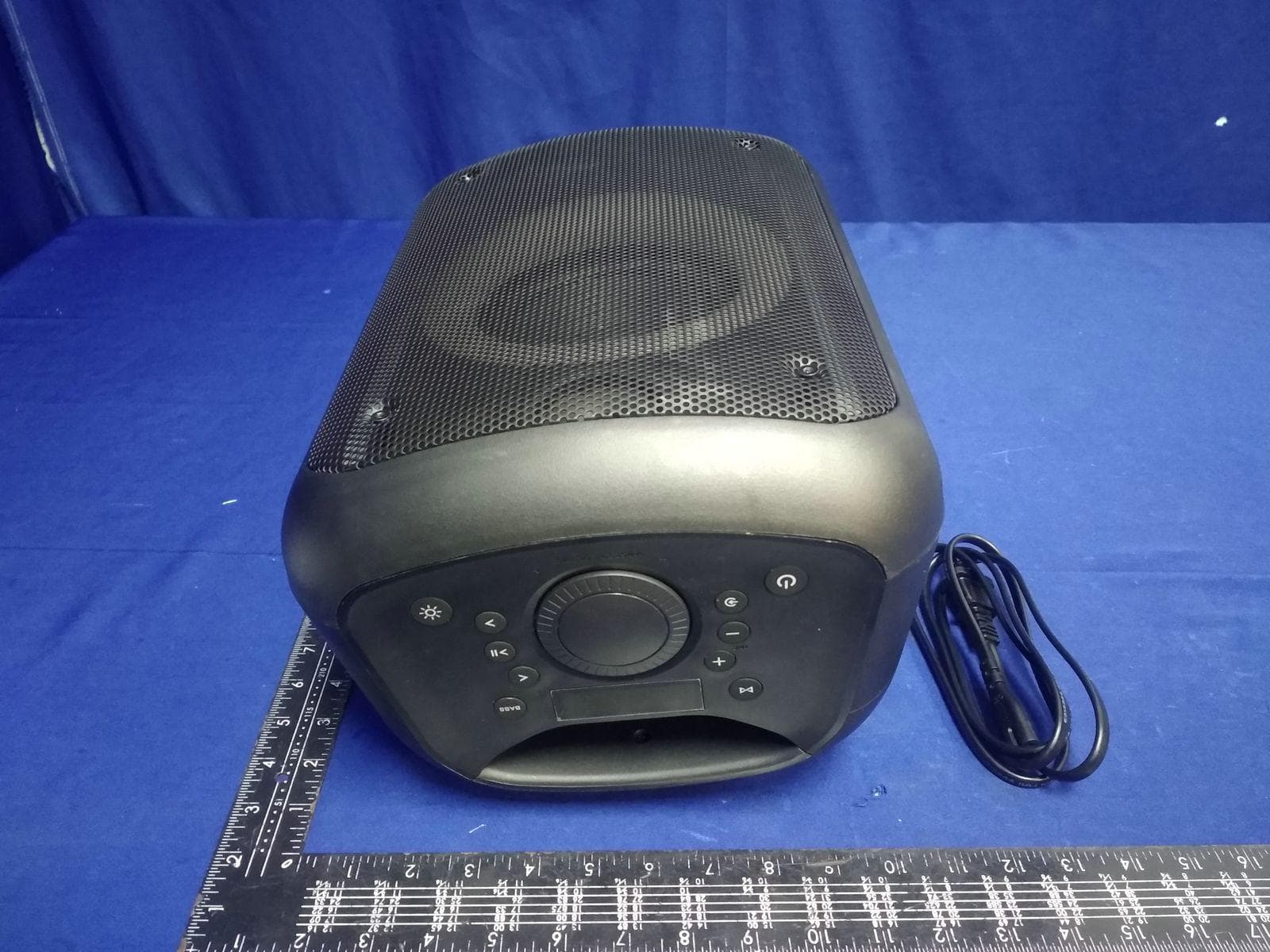 Wireless Party Speaker - FCC ID HBOPA2022 - SHENZHEN FENDA TECHNOLOGY CO., LTD.