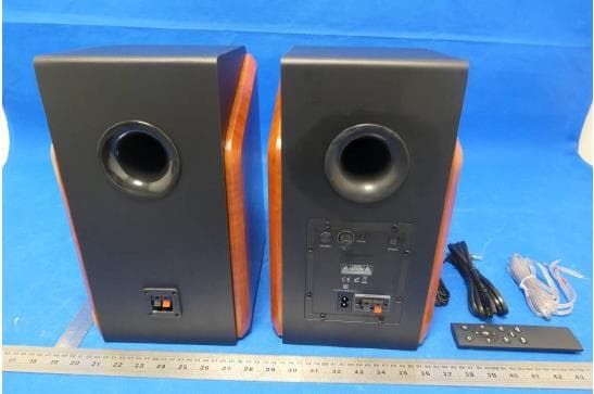 Bookshelf Speakers with Active Speaker - FCC ID HBOR60BT - SHENZHEN FENDA TECHNOLOGY CO., LTD. (2)