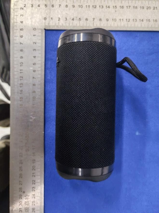Medium Portable Bluetooth Speaker - FCC ID HBOWT2627 - SHENZHEN FENDA TECHNOLOGY CO., LTD. (2)