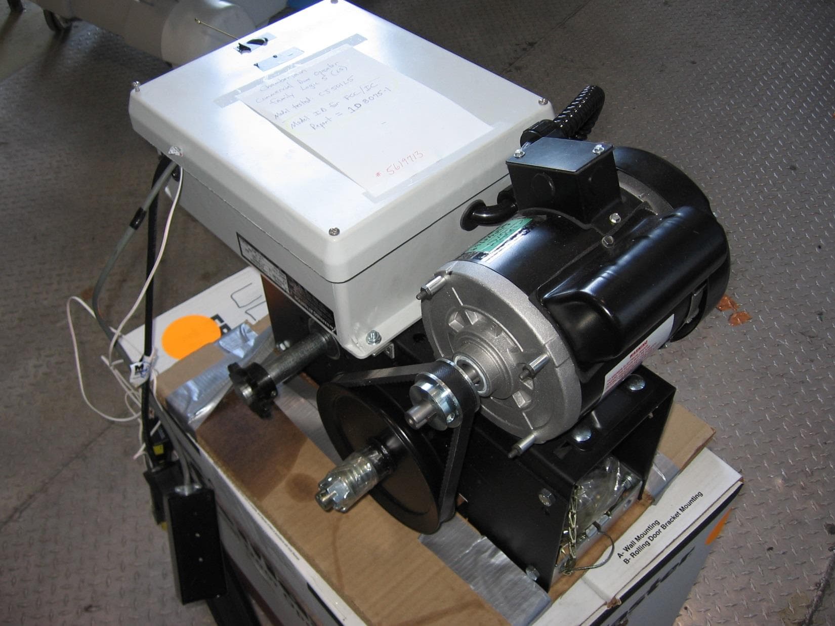 Commercial Door Operator - FCC ID HBW1D8075 - Chamberlain Group LLC, The (2)