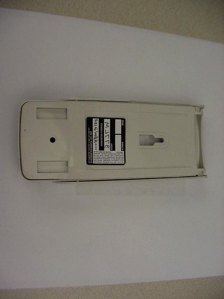 Remote Control Transmitter - FCC ID HBW2100 - Chamberlain Group LLC, The (2)