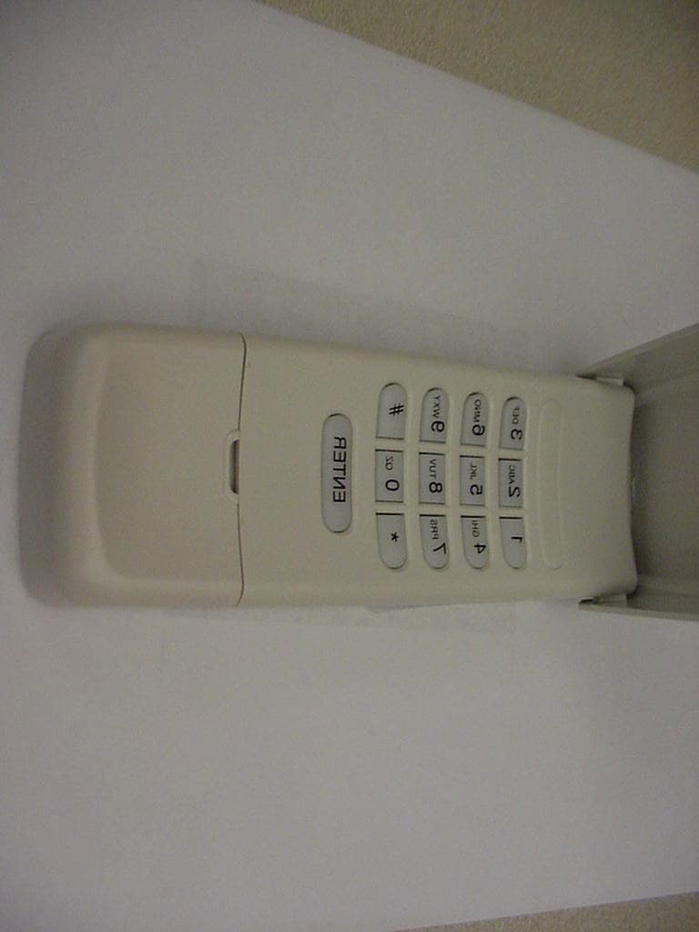 Remote Control Transmitter - FCC ID HBW2101 - Chamberlain Group LLC, The (2)