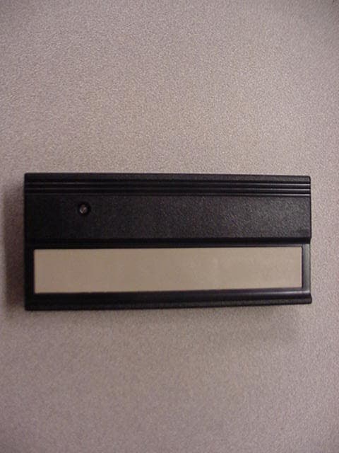Remote Control Transmitter - FCC ID HBW2281 - Chamberlain Group LLC, The (2)
