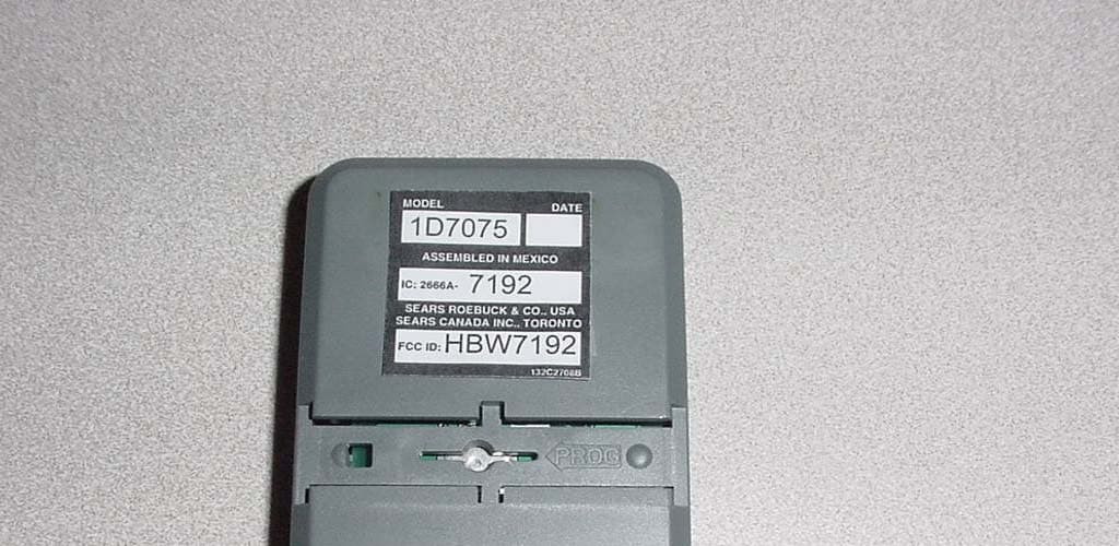Remote Control Transmitter - FCC ID HBW7192 - Chamberlain Group LLC, The