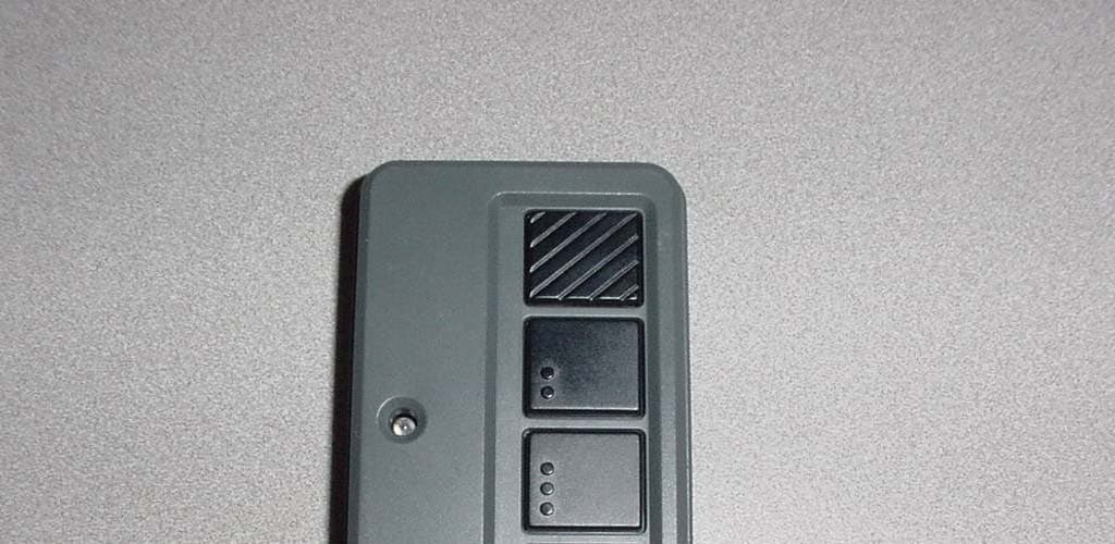 Remote Control Transmitter - FCC ID HBW7192 - Chamberlain Group LLC, The (2)