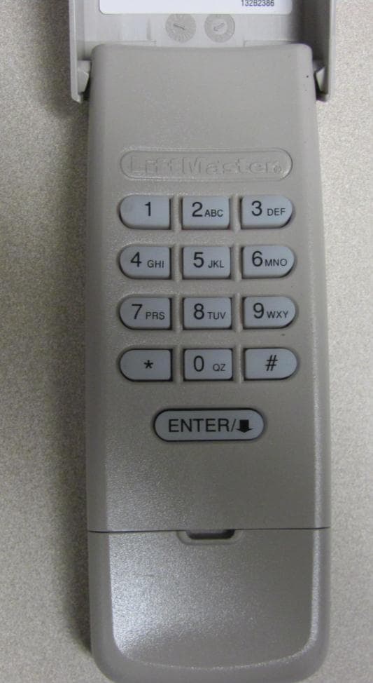 Keyless Entry Transmitter - FCC ID HBW7382 - Chamberlain Group LLC, The (2)